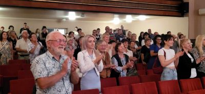Театрален проект "Обикновен човек", пиеса от Й.Йовков - мост между поколенията, финансово подпомогнат от НФ "Култура" по програма "Програма за възстановяване и развитие на организации в областта на любителското творчество"  - Изображение 6